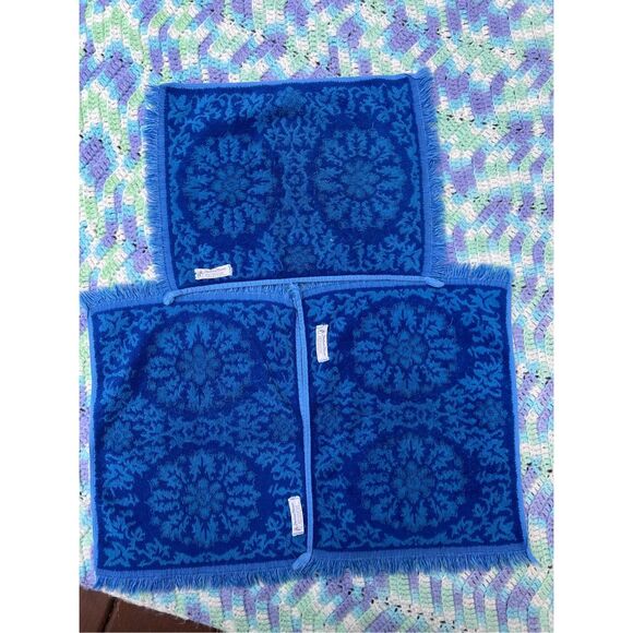 Vintage Set of Fingertip or Hand Towels - Picture 5 of 6